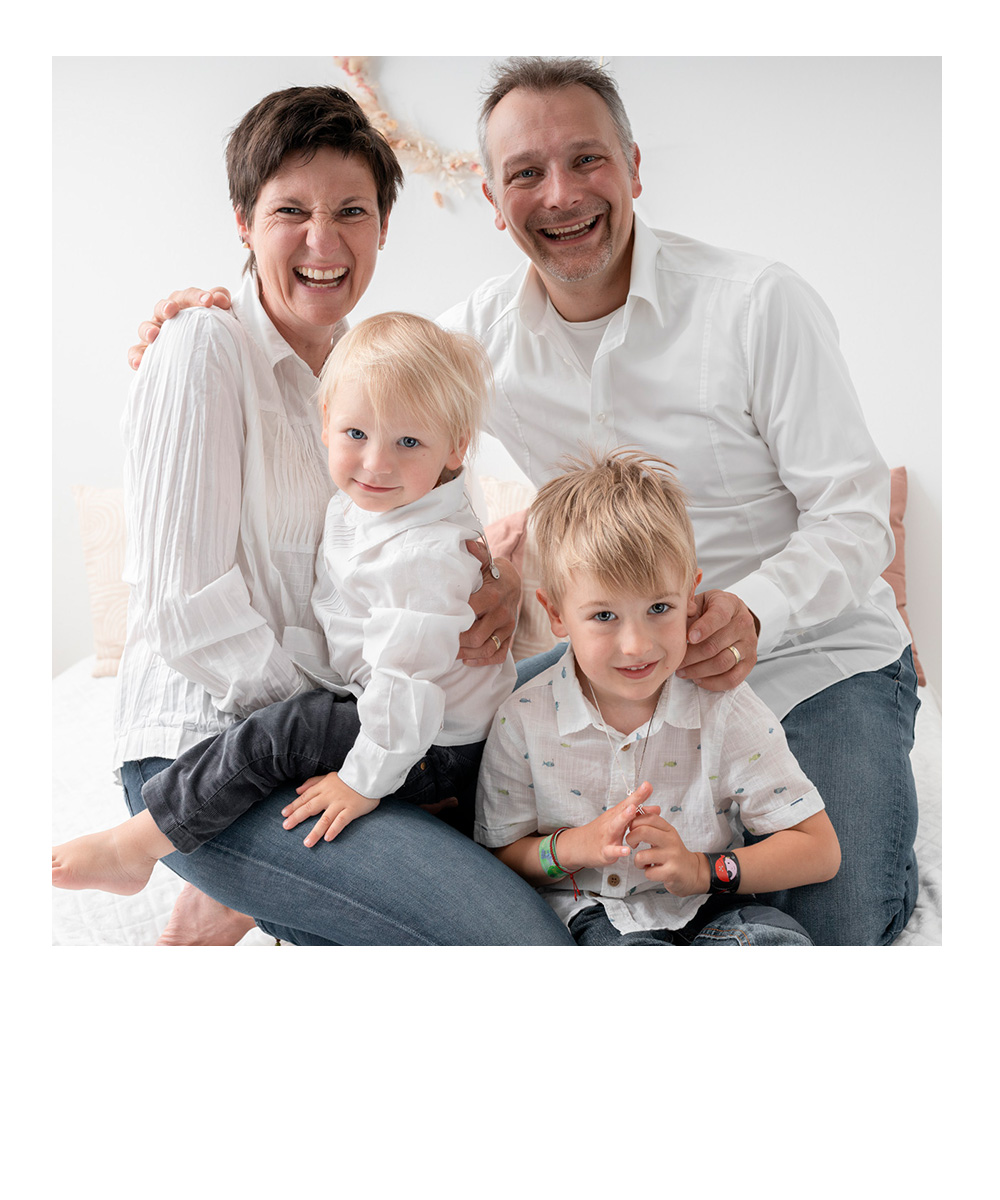 schlafendes Baby in weiß