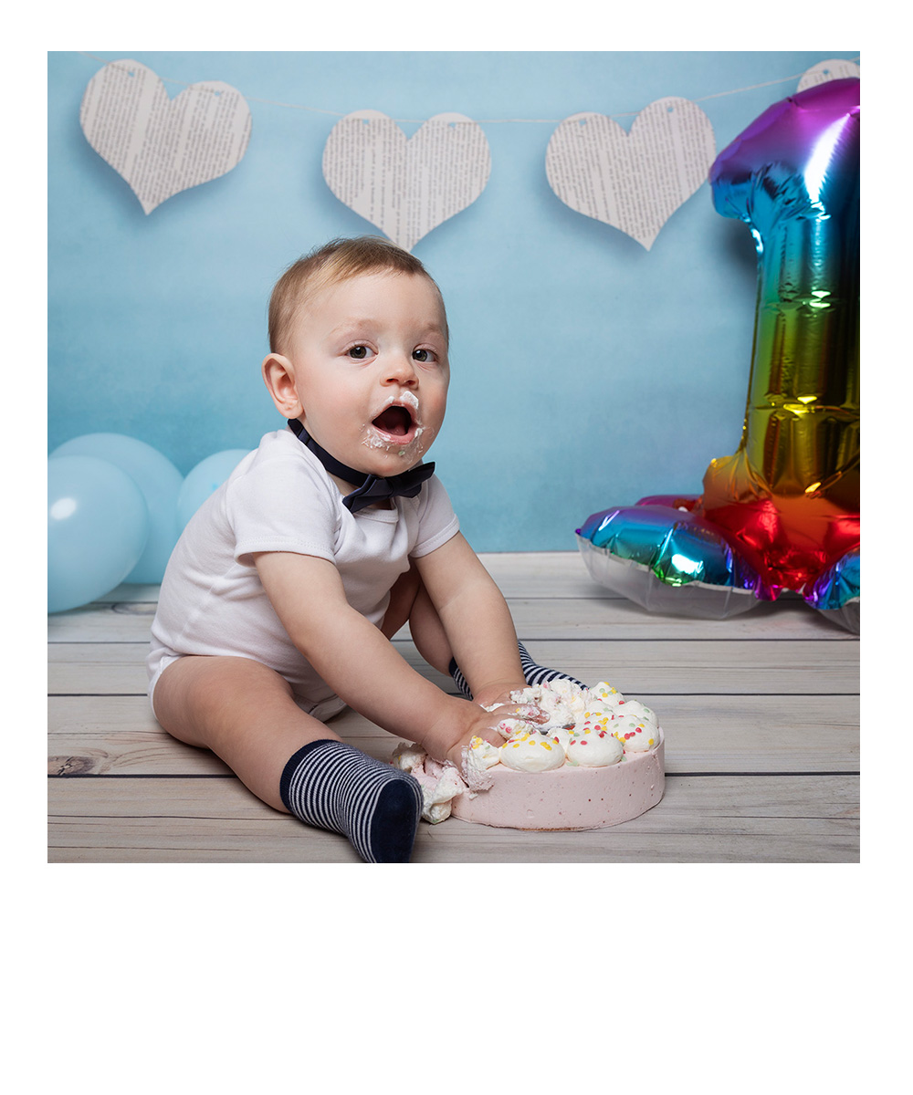 schlafendes Baby in weiß